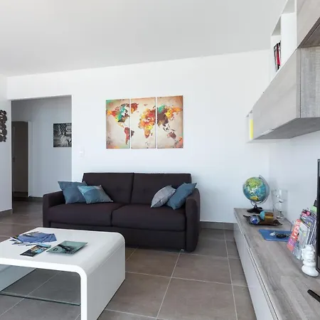 Gorgeous With Terrace, Elevator, Ac, Free Parking - Le Regis Apartman *