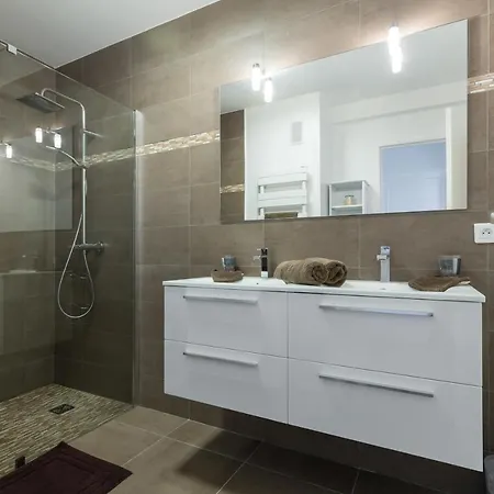 Gorgeous With Terrace, Elevator, Ac, Free Parking - Le Regis Apartman